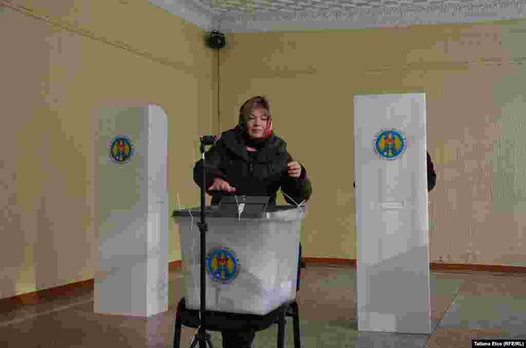 Secție de votare la Prepelița, Sângerei