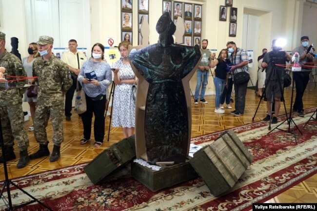 Скульптура «Бунт»