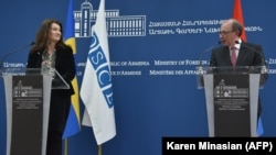 OSCE Chairperson-in-Office Ann Linde (left) and Armenian Foreign Minister Ara Aivaiyan speak at a joint press conference following their talks in Yerevan on March 16.