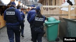 Бельгия -- Брюсселдин көчөсүндөгү полиция, 27-ноябрь, 2015.