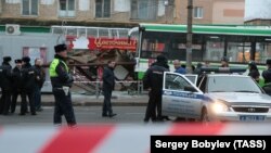 Москва: Автобус се удри во автобуска станица во Москва. 29.12.2017