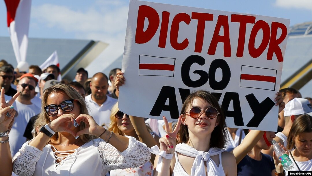 Protest al opoziției împotriva președintelui Lukașenka, Piața Victoriei din Minsk - 16 august 2020