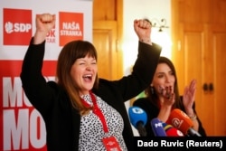 Irma Baralija reaguje na konferenciji za novinare nakon objave prvih rezultata lokalnih izbora u Mostaru, 20. decembra 2020. godine.