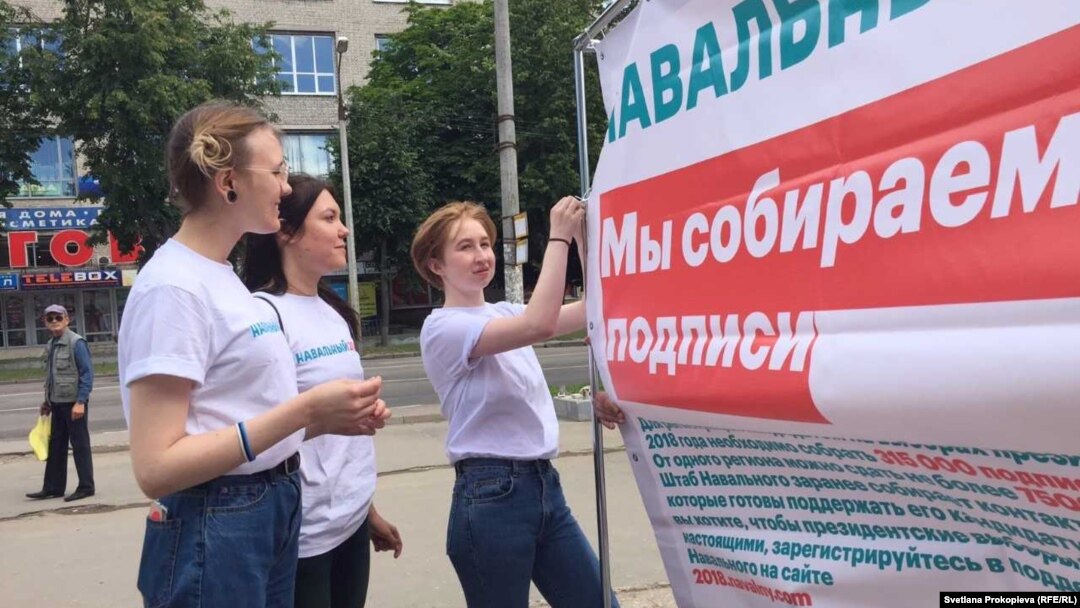 Navalny supporters campaign in the western city of Pskov on July 8.