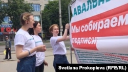 Navalny supporters campaign in the western city of Pskov on July 8.