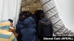 Migranti u kampu Lipa kod Bihaća 24. decembra 2020.