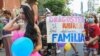 România este printre țările care nu oferă niciun fel de recunoaștere pentru cuplurile formate din persoane de același sex, în pofida deciziilor luate în trecut de CEDO și de CJUE. Imagine de la Bucharest Pride 2021
