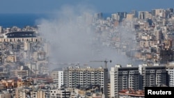 Дим се издига над части от ливанската столица Бейрут, след като Израел нанесе удари в отговор на атаки на Хизбула, 2 март 2026 г.