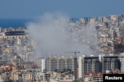 Fumul se ridică după un atac israelian asupra suburbiilor din sudul Beirutului, în urma unei escaladări între Hezbollah și Israel, pe fondul conflictului dintre SUA și Israel cu Iranul, 2 martie 2026.