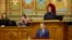 Прем’єр-міністр Угорщини Петер Мадяр виступає в парламенті, фото ілюстративне