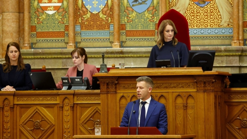 Депутати парламенту Угорщини погодилися скоротити власну зар
