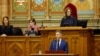 Prim-ministrul Ungariei P. Magyar vorbind în ședința plenară a Parlamentului, la Budapesta, pe 26 mai. 