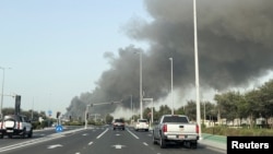 Дим у районі морського порту в Абу-Дабі, Об’єднані Арабські Емірати, 1 березня 2026 року