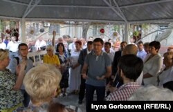 Мэр Мариуполя Вадим Бойченко на встрече с жителями