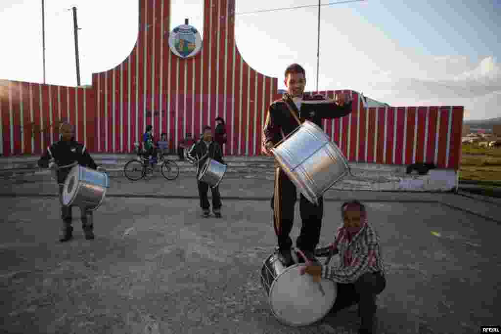The Drummers Of Macedonia's Semka Band #18