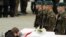 В аэропорту Варшавы встречают тела погибших.