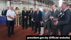 Аляксандар Лукашэнка на Аршанскім інструмэнтальным заводзе, 13 жніўня 2018 году