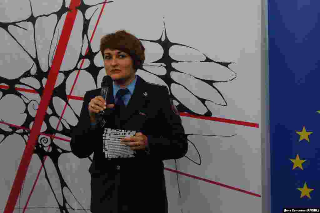 Светлана Щербакова, старший инспектор-психолог колонии особого режима в Житикаре (Костанайская область), рассказывает, что приговоренные к пожизненному заключению часто впадают в глубокую депрессию и метод арт-терапии им помогает психологически справиться с негативными мыслями. 