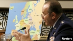 Филип Бридлав, генерал, командующий силами НАТО в Европе. 