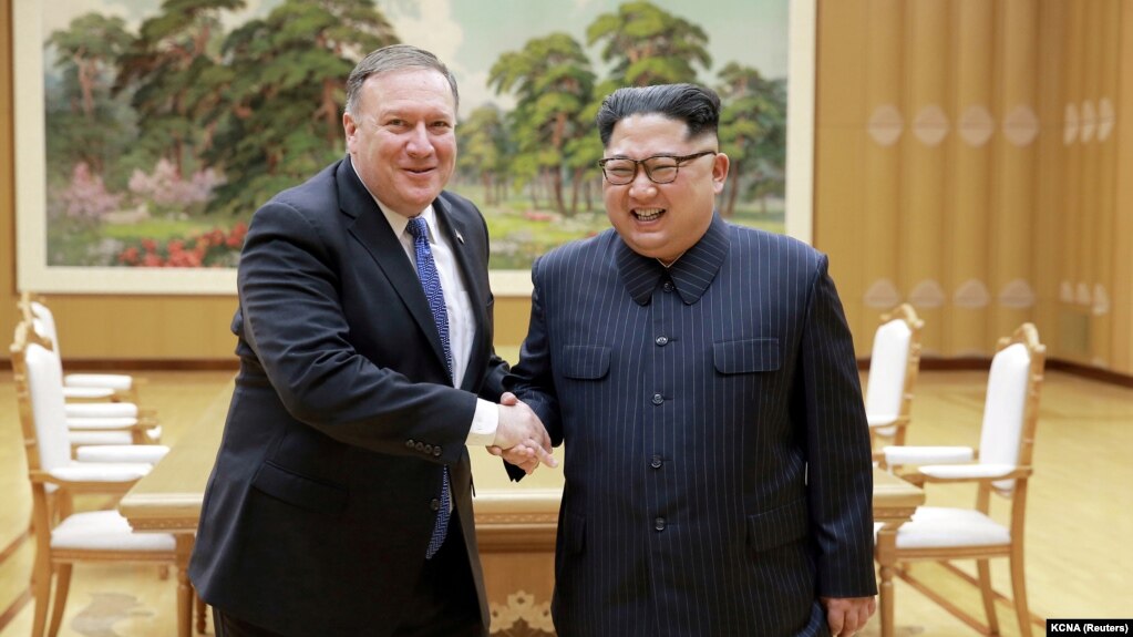 Майк Помпео и Ким Чен Ын на встрече в Пхеньяне, 9 мая 2018 