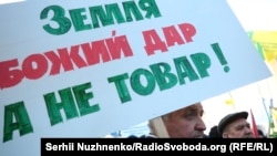 Більшість українців виступають проти ринку землі, а також - проти ймовірного продажу її іноземцям (після референдуму).