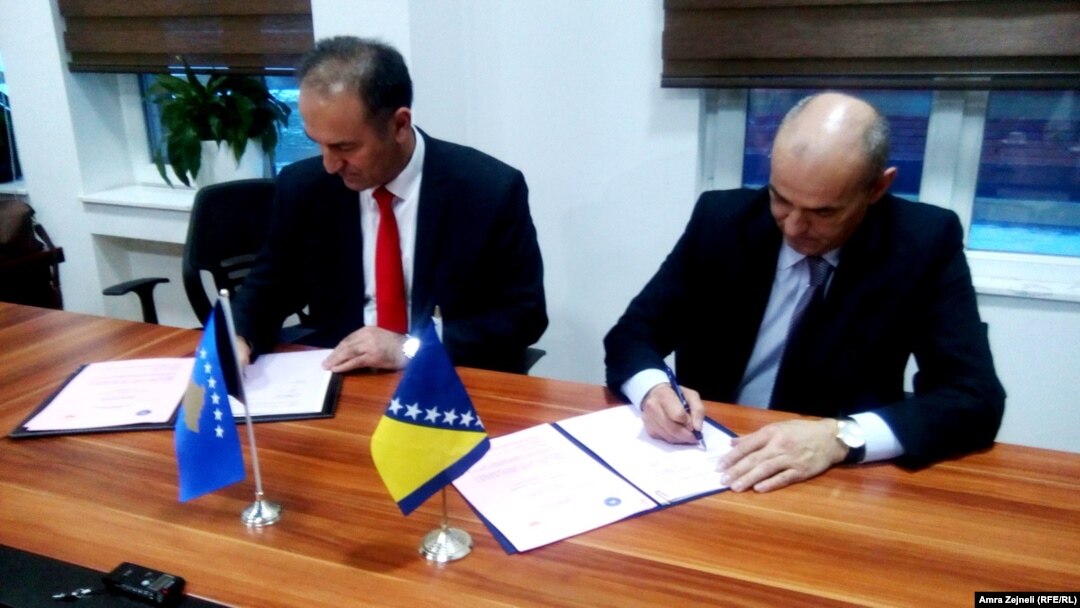 Rektor Univerziteta u Sarajevu Rifat Škrijelj i rektor Univerziteta u Prizrenu Ram Vataj potpisali su sporazum o saradnji univerziteta