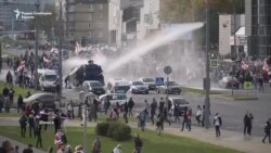 Водени топови и приведување демонстранти во Минск