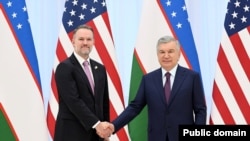 Президент Узбекистана Шавкат Мирзиеев и торговый представитель США Джеймисон Грир