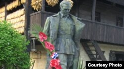 Памятник Иосипу Броз Тито в местечке Кумровец в Хорватии 