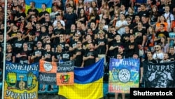Вболівальники під час матчу між донецьким «Шахтарем» і київським «Динамо» в Одесі, 15 липня 2017 року