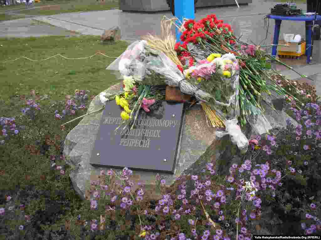 Ukraine -- Ukrainian citizens mourn Holodomor victims, Dnipropetrovsk, 23Nov2013