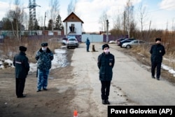 Police officers guard an entrance to the notorious Correctional Colony No. 2, where Kremlin critic Aleksei Navalny is imprisoned, in Pokrov, some 85 kilometers east of Moscow, on April 6.