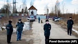 Policija čuva ulaz u zatvor u Pokrovu u Vladimirskoj oblasti (6. april)
