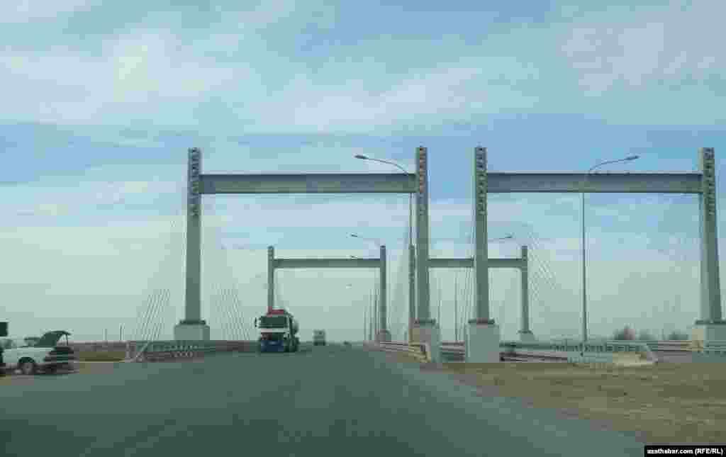 Aşgabat-Mary ýokary tizlikli asfalt ýoly