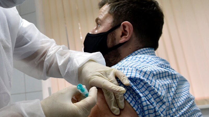 Стала вядома, калі беларусаў пачнуць прышчапляць ад каранавірусу расейскай вакцынай