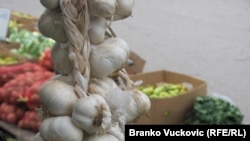 Ilustrativna fotografija - detalj sa pijace u Kragujevcu. Najveći skok cena u Srbiji na mesečnom nivou, prema podacima Republičkog zavoda za statistiku, beleže hrana i bezalkoholna pića. 