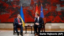 Presidenti i Serbisë, Aleksandar Vuçiq dhe homologu i tij ukrainas, Petro Poroshenko.