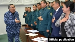 Закир Алматов на встрече с сотрудниками органов внутренних дел Самаркандской области, 21 апреля 2018 года.