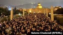 სამების ტაძარი შაბათს გამთენიისას მხოლოდ ერთი საათით დაიხურება