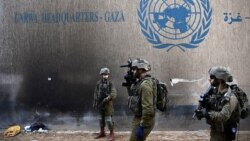 Izraelski vojnici pored centrale agencije Ujedinjenih naroda za palestinske izbjeglice u Gazi, februar 2024. 