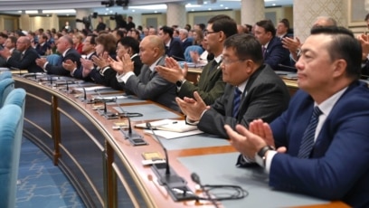 Порно видеоға қызмет көрсететін жұп