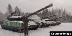 Вячеслав возле автопарка в Гарболово