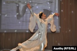 “Ялкынлы яшьлек” ансамбле чыгыш ясый