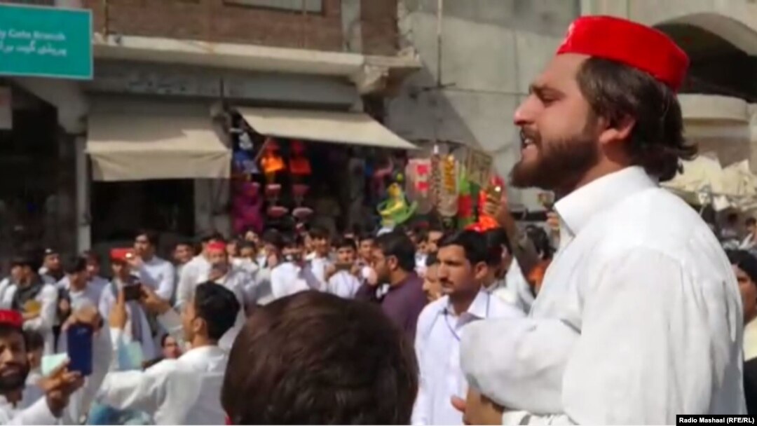 په بنو کې د زده کوونکو مظاهره