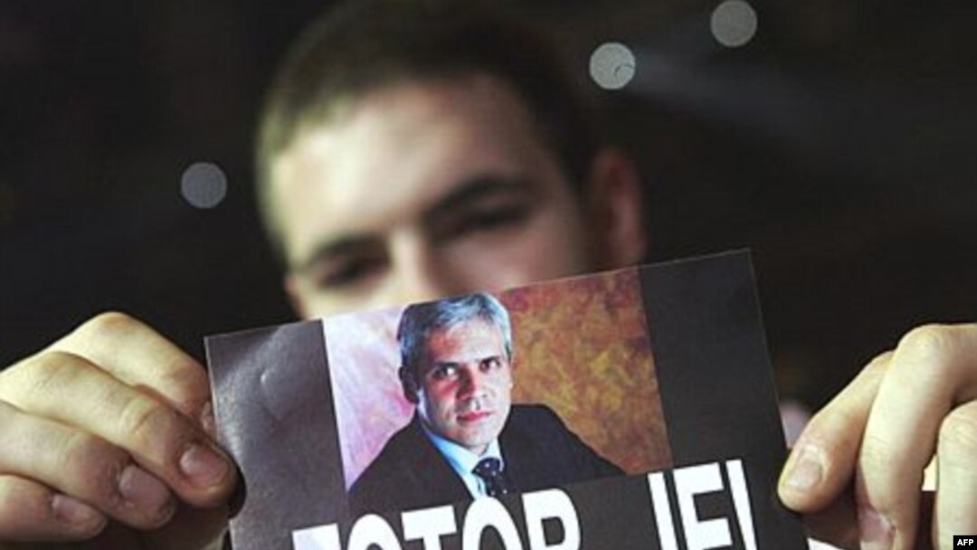 U predizbornoj kampanji za prošle predsedničke izbore u Srbiji viđali su se i ovakvi transparenti.