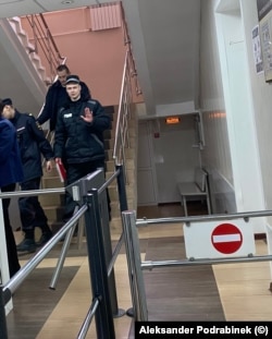 Илья Флоринский в здании суда 24 апреля