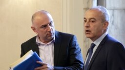 Председателят на бюджетната комисията Любомир Каримански и служебният министър на труда и социалната политика Гълъб Донев по време на заседанието на комисията на 3 септември