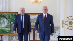 Victor Sorocean, fost ambasador al R. Moldova la Minsk, alături de liderul socialist Igor Dodon, la întâlnirea pe care i-a organizat-o celui din urmă cu președintele Republicii Belarus, Alexandr Lukașenko, în vara anului 2025.