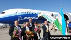 Boeing 787 Dreamliner учоғи тақдимот турнеси доирасида 2012 йилда Тошкент аэропортига ҳам қўнган