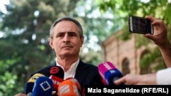 Шалва Шавгулидзе причиной такого демарша накануне выборов назвал «нездоровую атмосферу» в партии